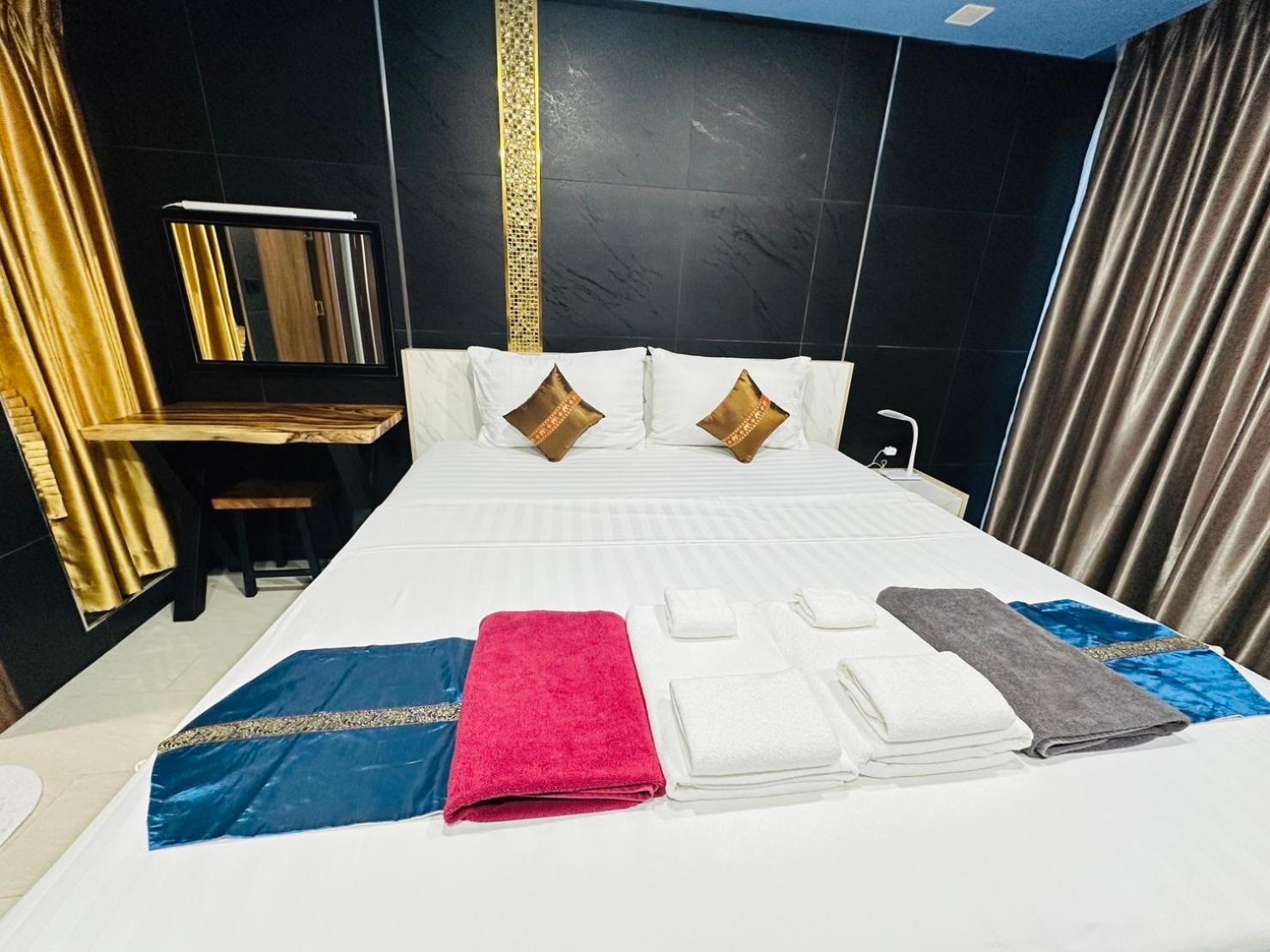 Luxury Business Suits In Grand Avenue By Pattaya City Estates Dış mekan fotoğraf